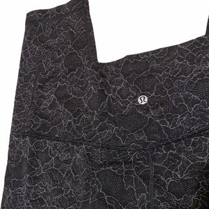 Lululemon sz 10 snakeskin gray black leggings